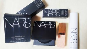 NARS(ナーズ)・ライトリフレクティング セラムクッションファンデーション／ライトリフレクティング　トーンアップヴェール／アフターグロー　リキッドブラッシュ